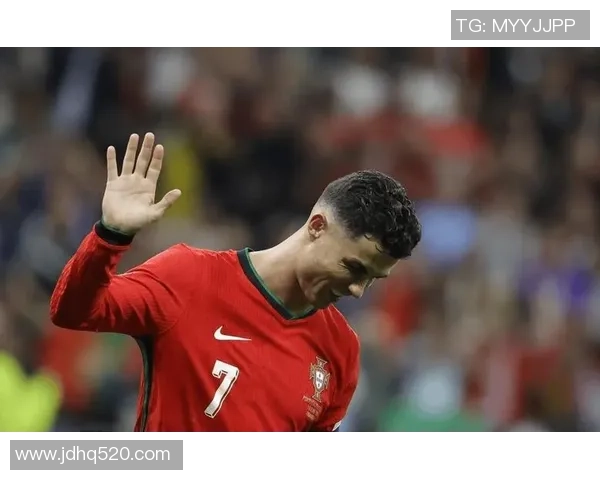 近年退役足球球星回顾：从绿茵场到人生新篇章的转型之路